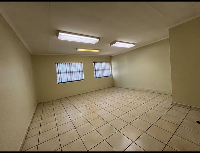 625M² WAREHOUSE TO LET IN SEBENZA